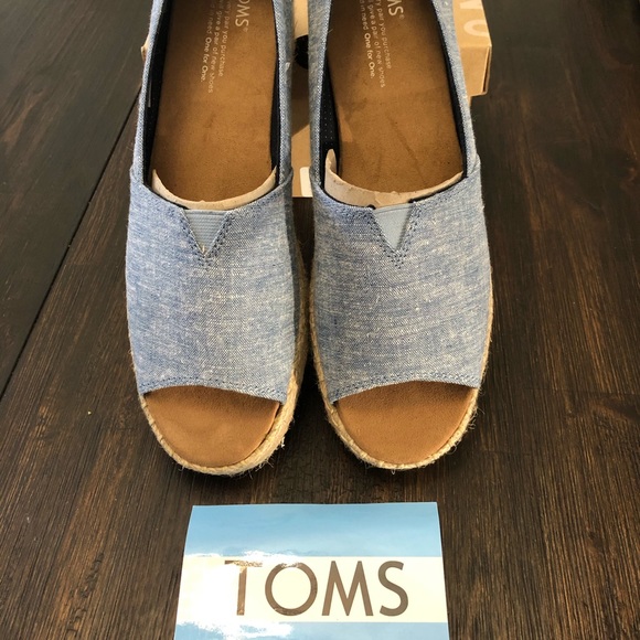 Open Toe Blue Slub Chambray - Picture 1 of 5